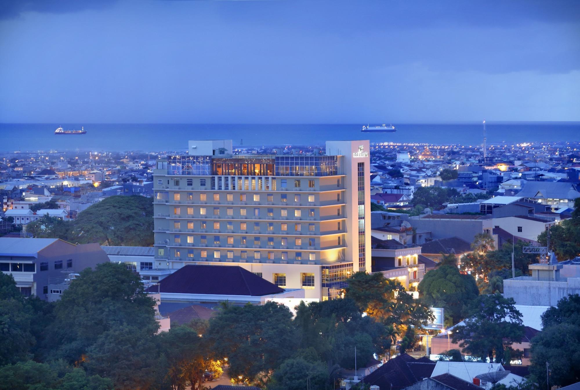 Hotel Santika Макасар Экстерьер фото