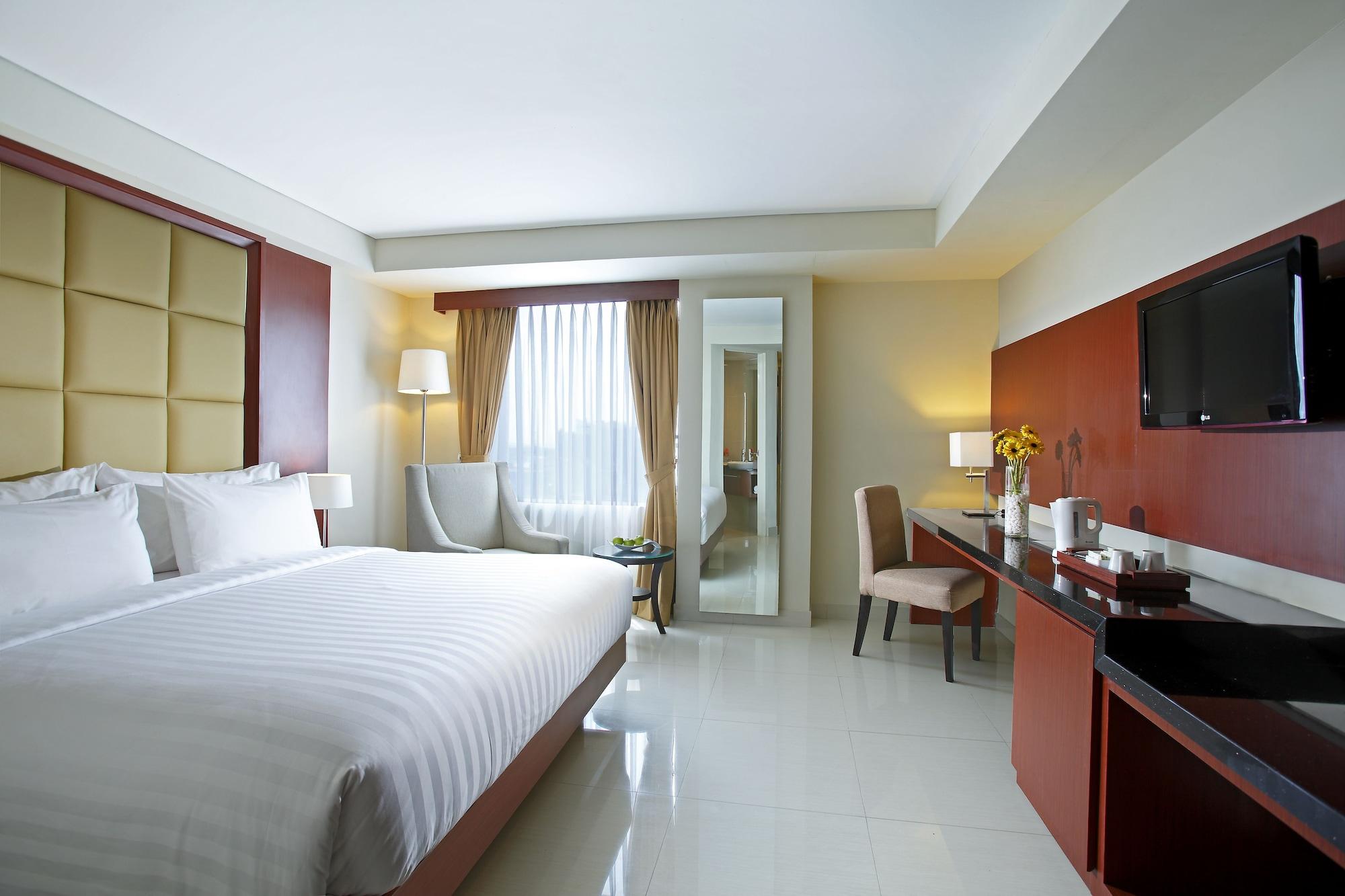 Hotel Santika Макасар Экстерьер фото