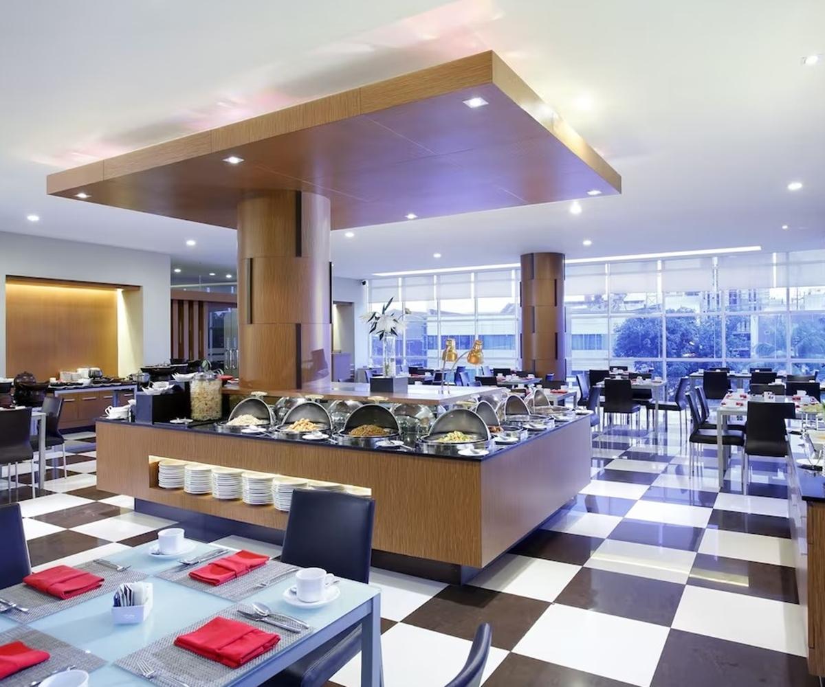Hotel Santika Макасар Экстерьер фото