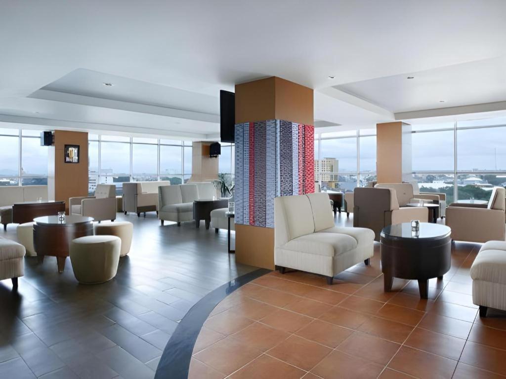 Hotel Santika Макасар Экстерьер фото