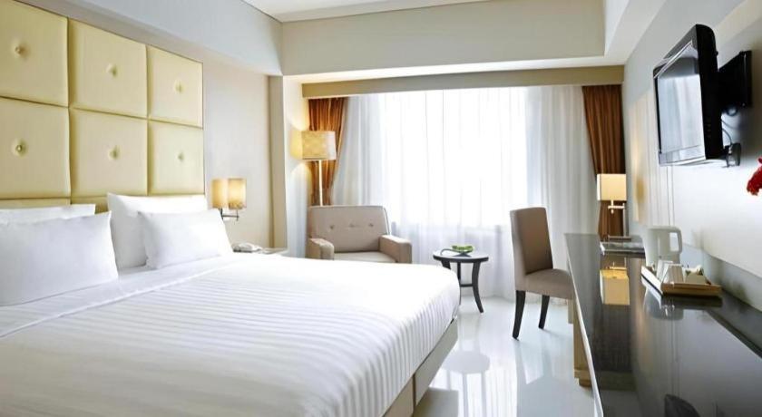 Hotel Santika Макасар Экстерьер фото