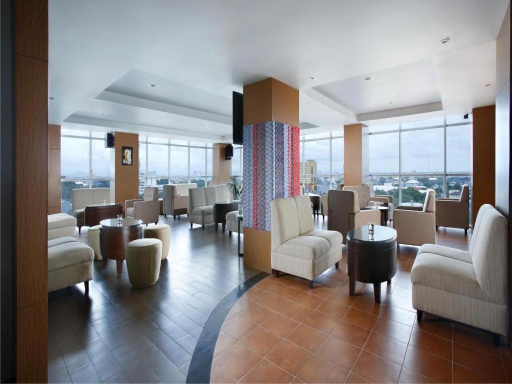 Hotel Santika Макасар Экстерьер фото