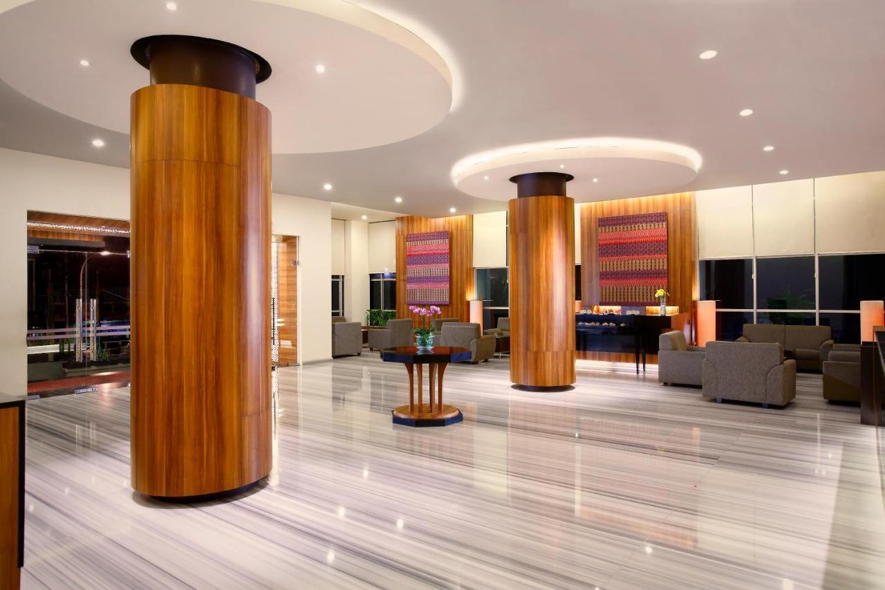 Hotel Santika Макасар Экстерьер фото
